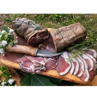 La Charcuterie fermire porcs levs en Corse